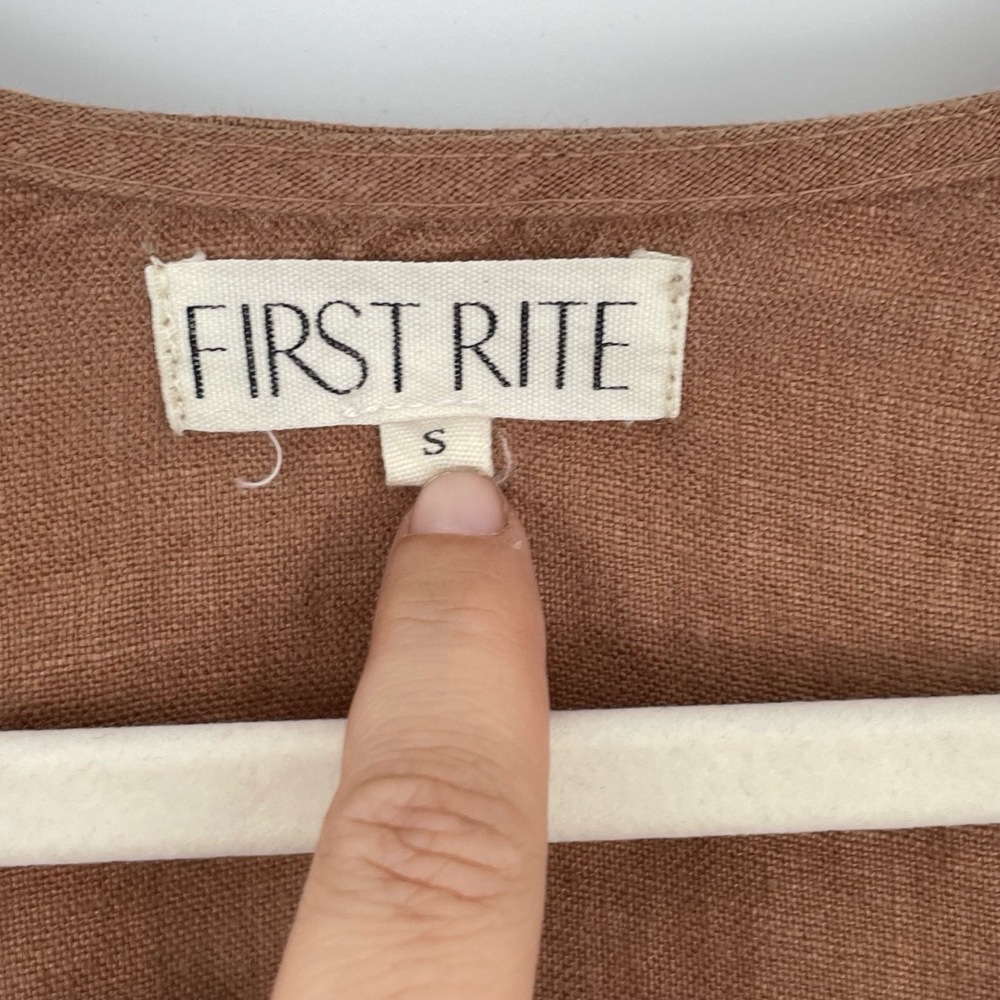 First Rite Women's Brown Linen Tie‎ Front V-neck Cropped Blouse Top Size Small - Picture 8 of 11